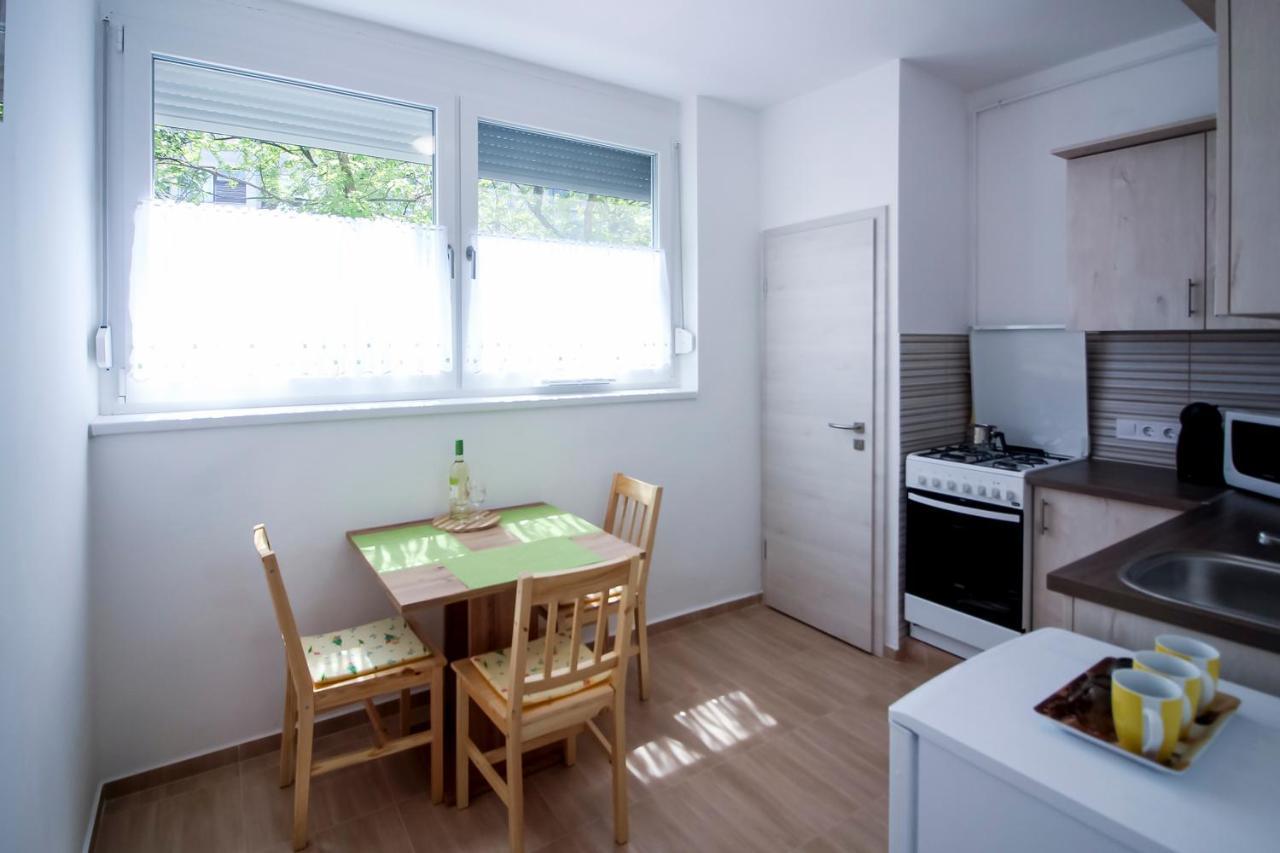 Appartement Helios Apartman Szeged Extérieur photo