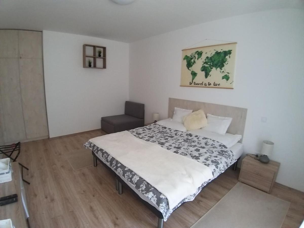 Appartement Helios Apartman Szeged Extérieur photo