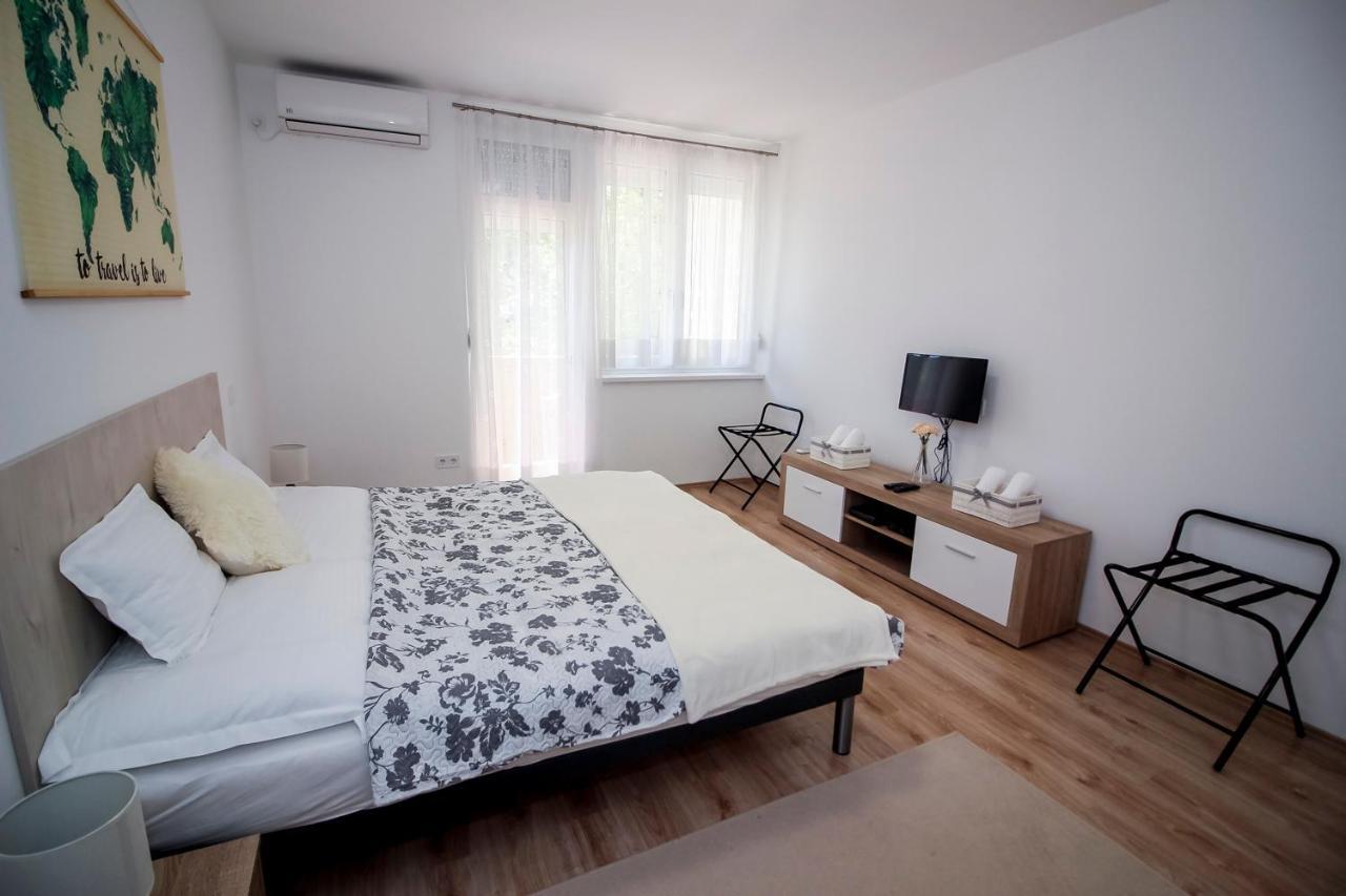 Appartement Helios Apartman Szeged Extérieur photo